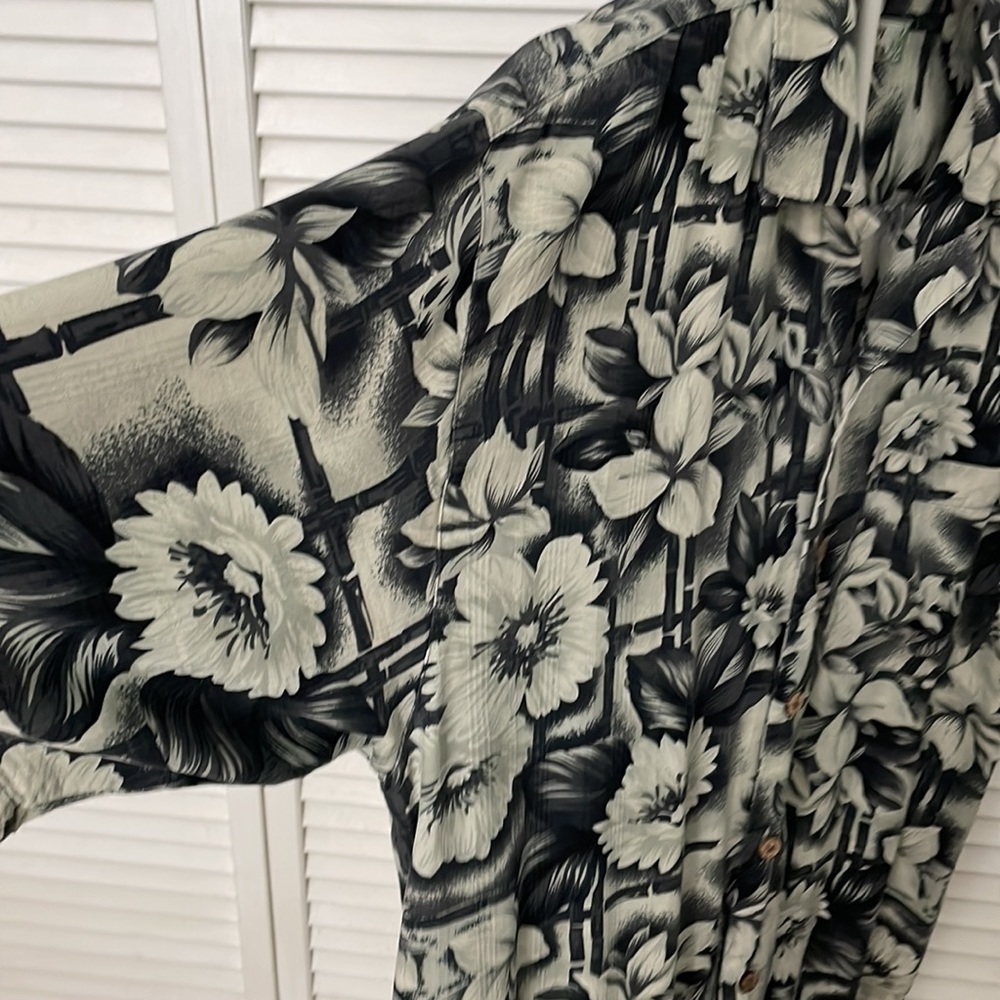 Vintage Tommy Bahama silk floral short sleeve shirt - Picture 6 of 11